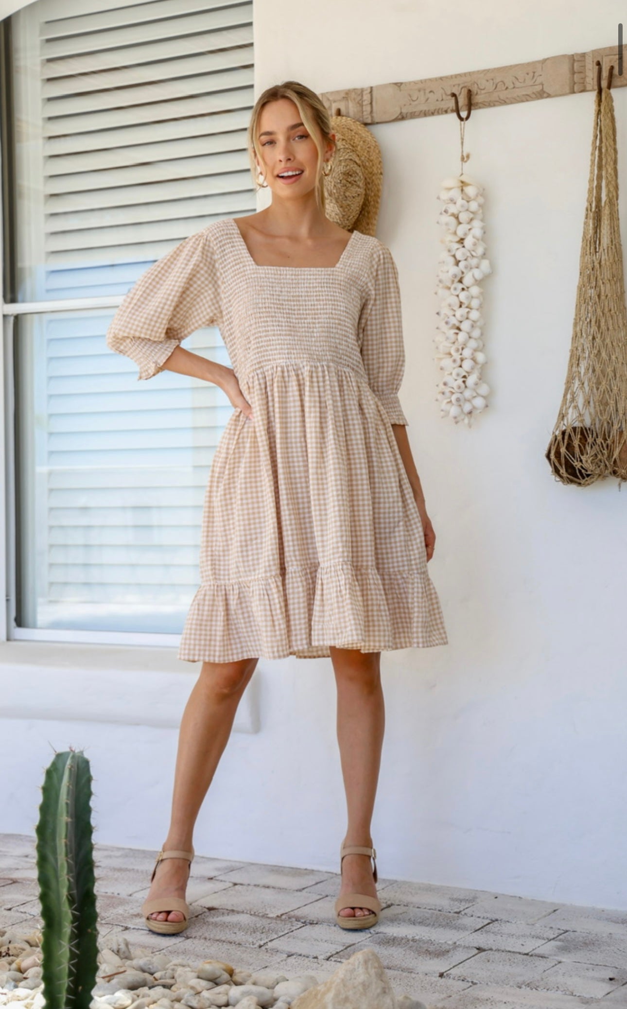 florence shirred tier gingham dress
latte/white